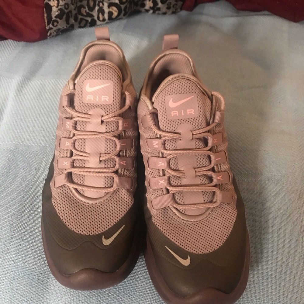 Women’s Nike air max’s